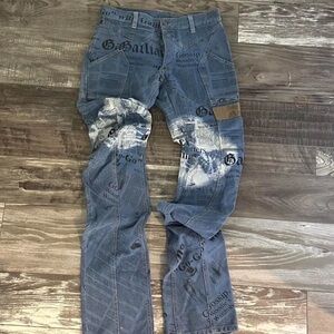 SS2006 JOHN GALLIANO GAZETTE NEWSPAPER
CURVED JEANS